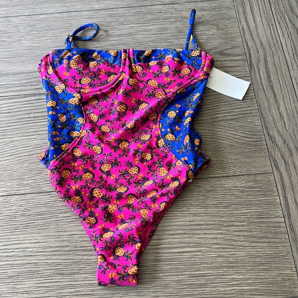 Farm Rio Fruits Dots One Piece Swimsuit sz M 175$ - Picture 10 of 15